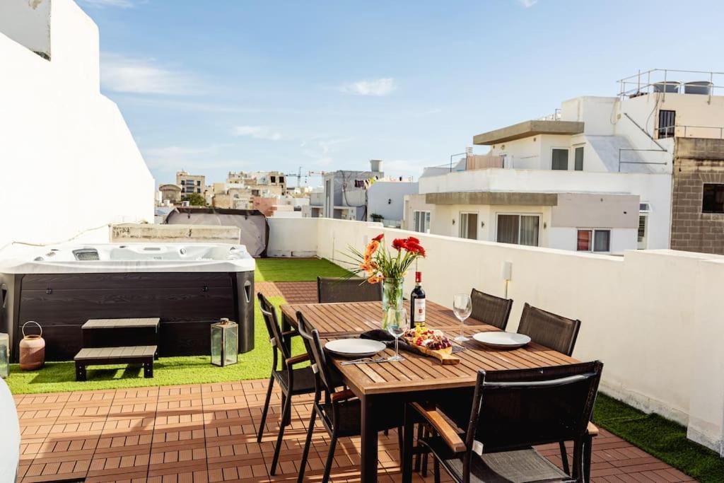 Luxury Designer Penthouse With Private Jacuzzi Apartment Sliema Exterior photo
